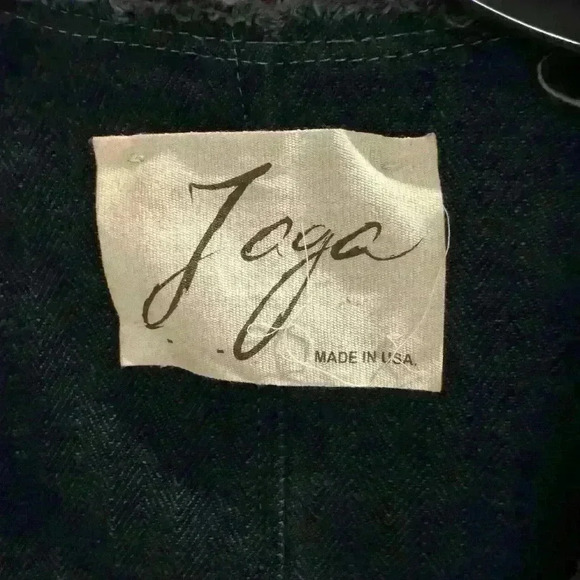 JAGA Cropped Jean Jacket in Denim Blue
size 3 Santa Fe Dry Goods - Picture 4 of 5